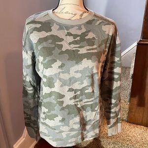 Universal Thread crew neck camo sweatshirt NWT